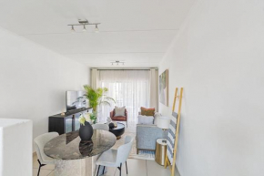 Elegant Retreat 2 Bedroom 1 Bathroom Sleeps 4